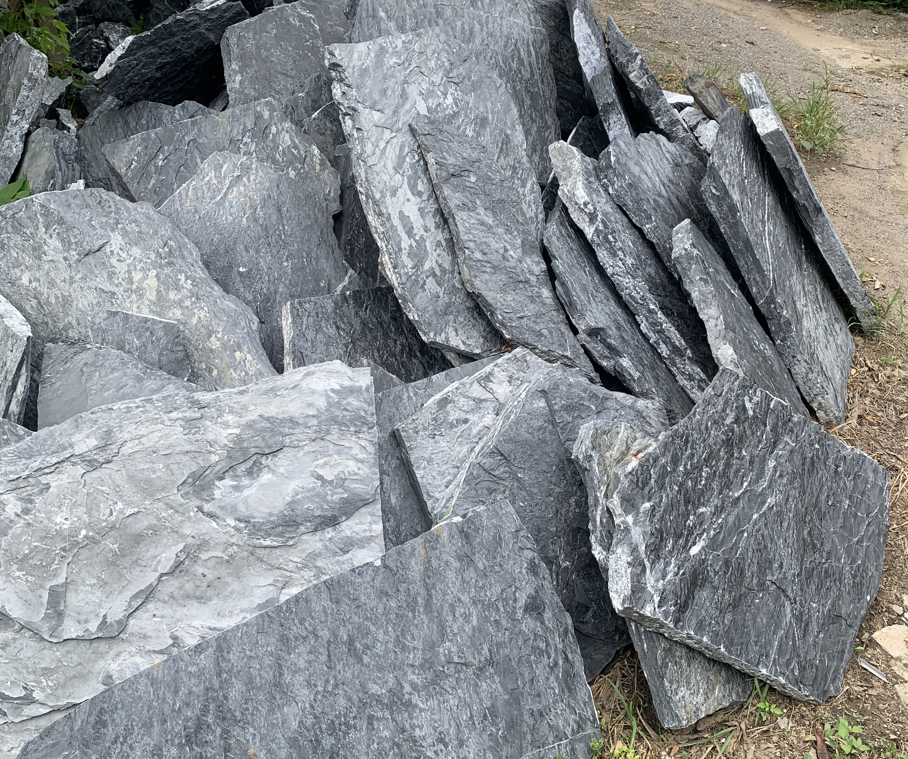 Graphite grey slate natural flagstone Thailand
